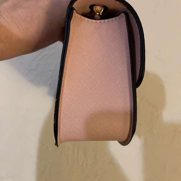 Marilyn Monroe Blush Crossbody Bag with Blush & Gold Chain - Picture 6 of 7